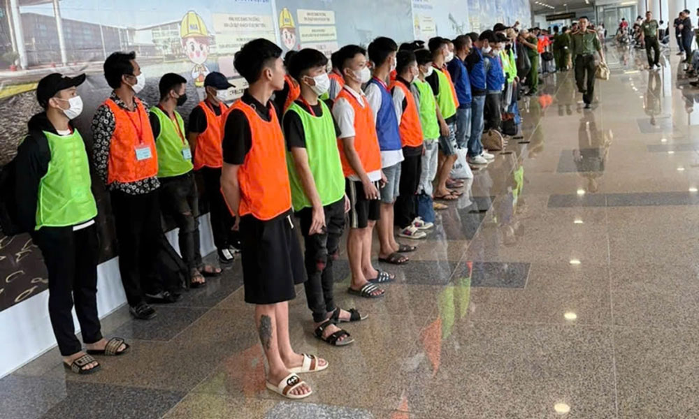  Đón lõng ở sân bay, nhà riêng bắt 100 đối tượng gọi điện lừa đảo, chiếm đoạt hơn 2.000 tỷ đồng