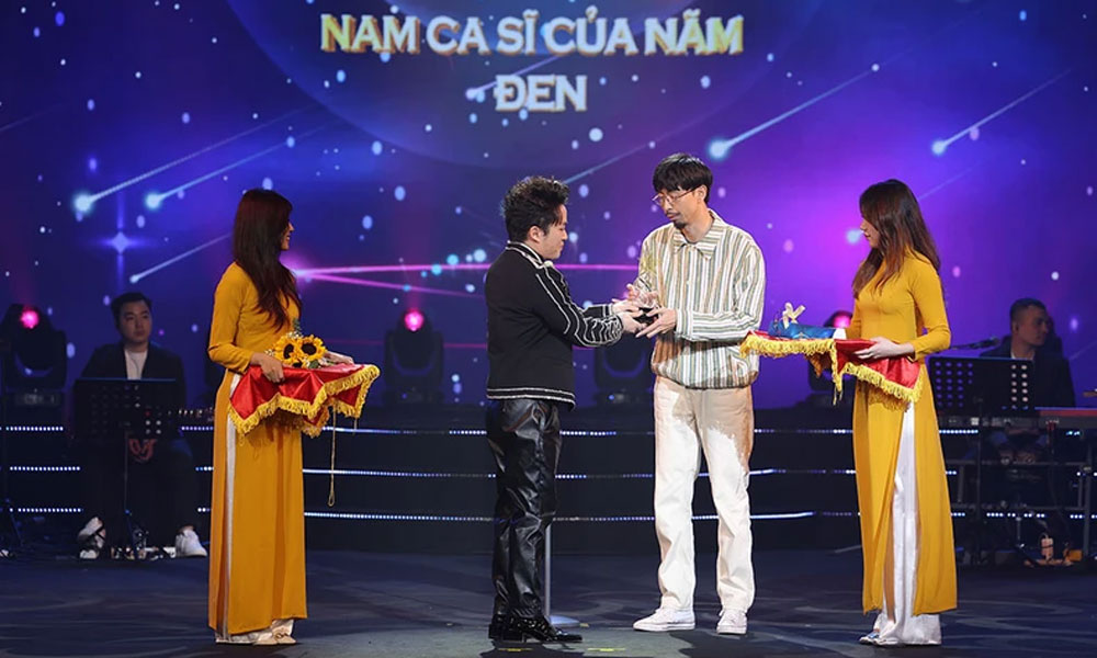 Đen và Hòa Minzy giành giải nam, nữ ca sĩ của năm