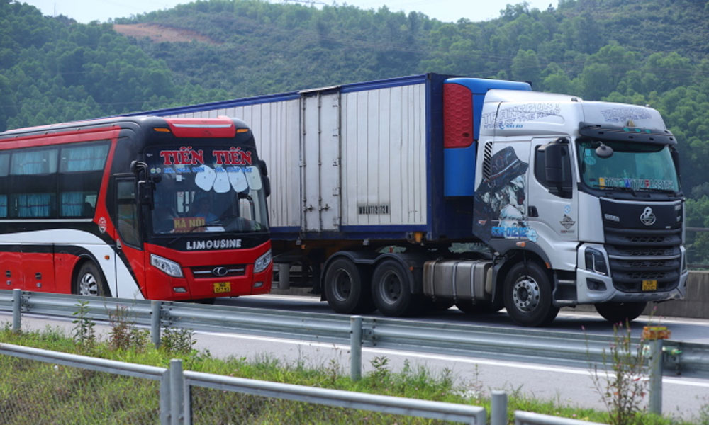 Cấm xe tải trên 30 tấn đi cao tốc Cam Lộ - La Sơn từ 4/4
