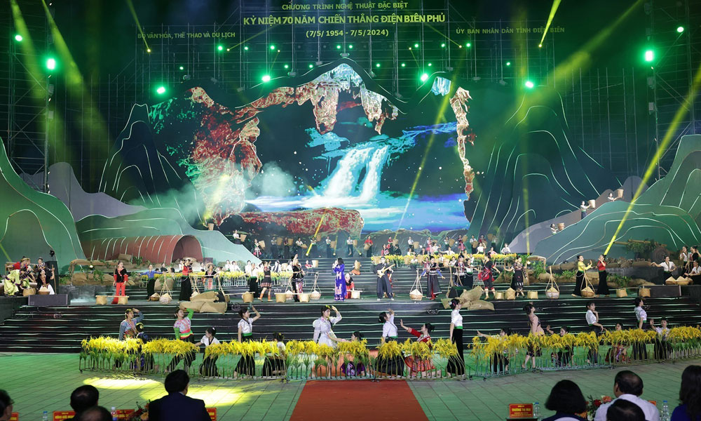 Thủ tướng Phạm Minh Chính dự Chương trình nghệ thuật đặc biệt kỷ niệm 70 năm Chiến thắng Điện Biên Phủ