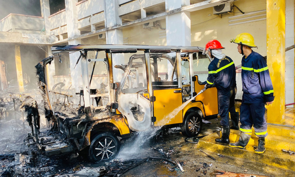 40 xe điện chở du khách ở Hội An bị cháy