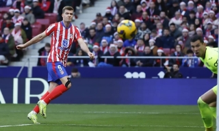 Atletico đẩy Real xuống thứ ba La Liga