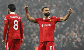 Salah giúp Liverpool thắng ngược ở Ngoại hạng Anh