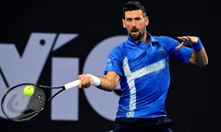 Djokovic thắng trận vòng một đơn nam Brisbane International