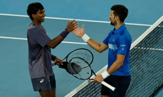 Djokovic thắng vòng một Australia Mở rộng