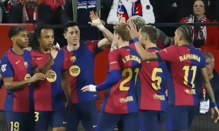 Barca áp sát Real bằng trận đại thắng