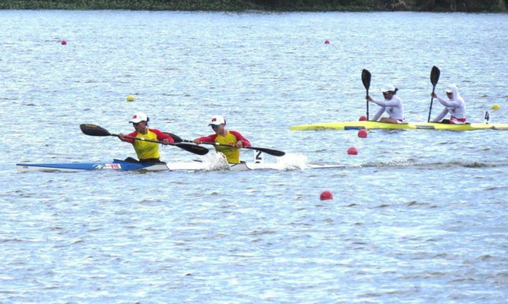 Vietnamese athletes dominate with 19 golds at SE canoeing championships' first day