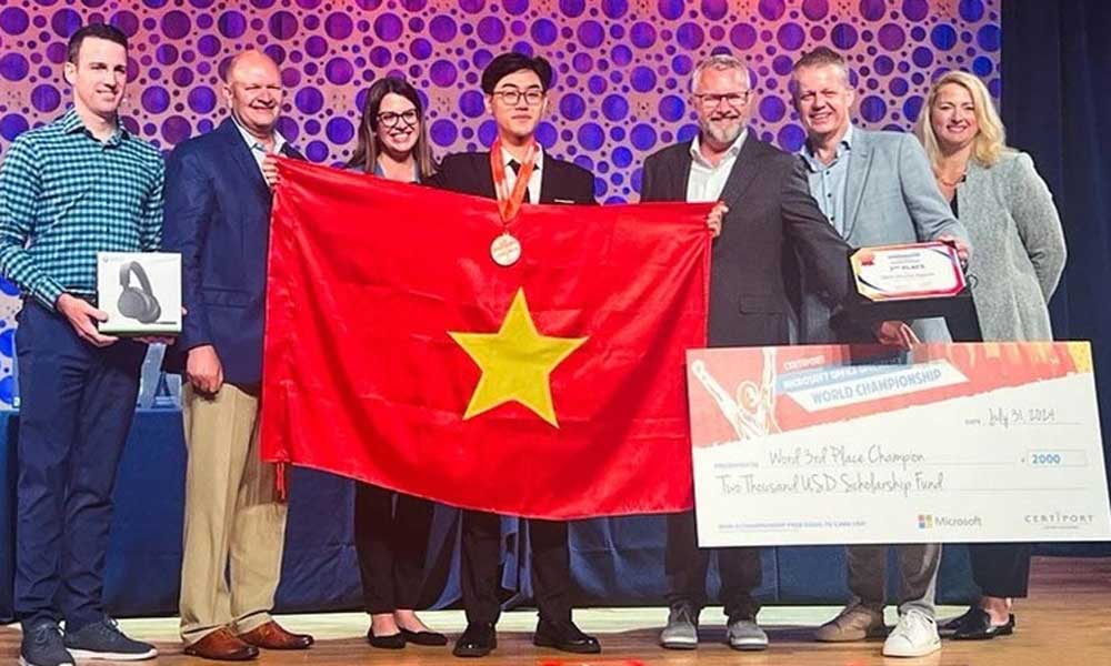 Vietnamese students claim medals at world contests