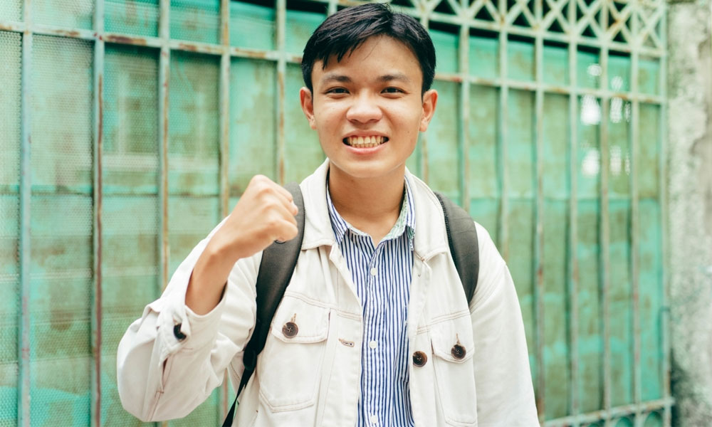 Self-studying village student scores 8.5 on IELTS on second try