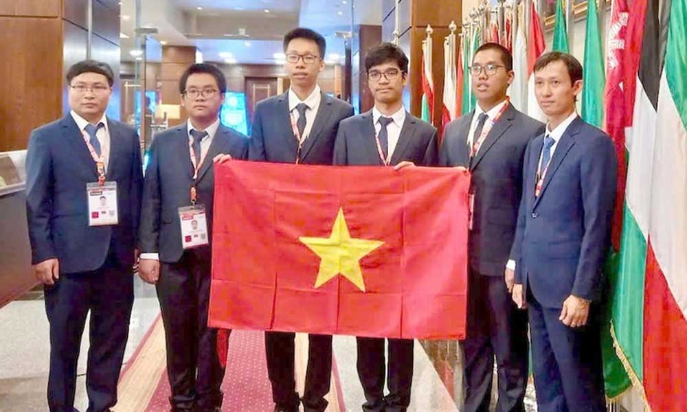 Vietnam bags two golds at 36th International Olympiad in Informatics