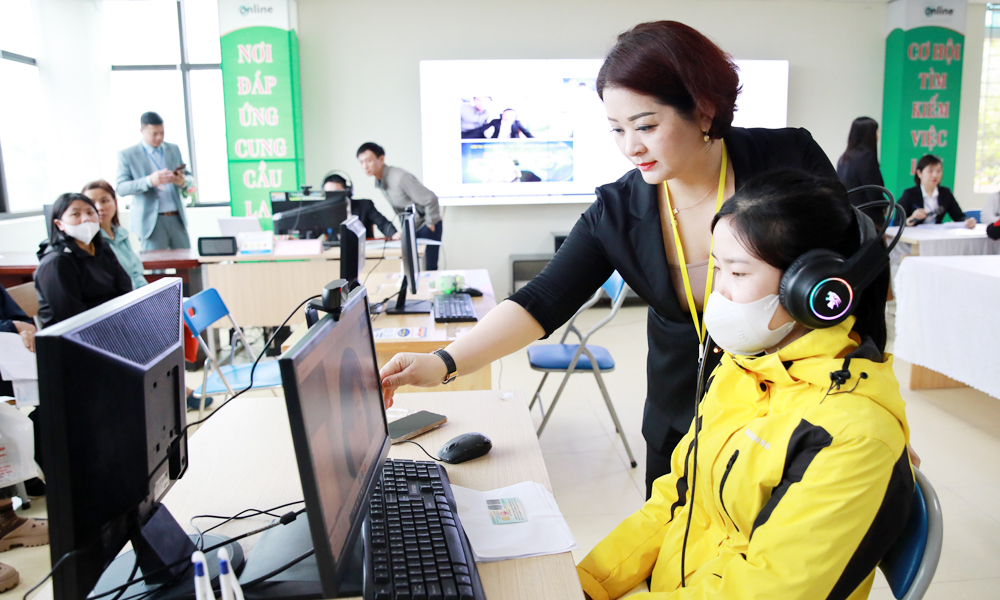 Bac Giang expands online connections to support labourers in finding jobs