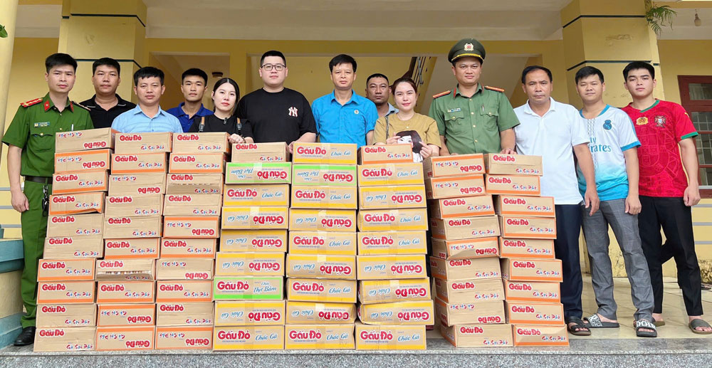 Kind hearts support for flood-hit areas