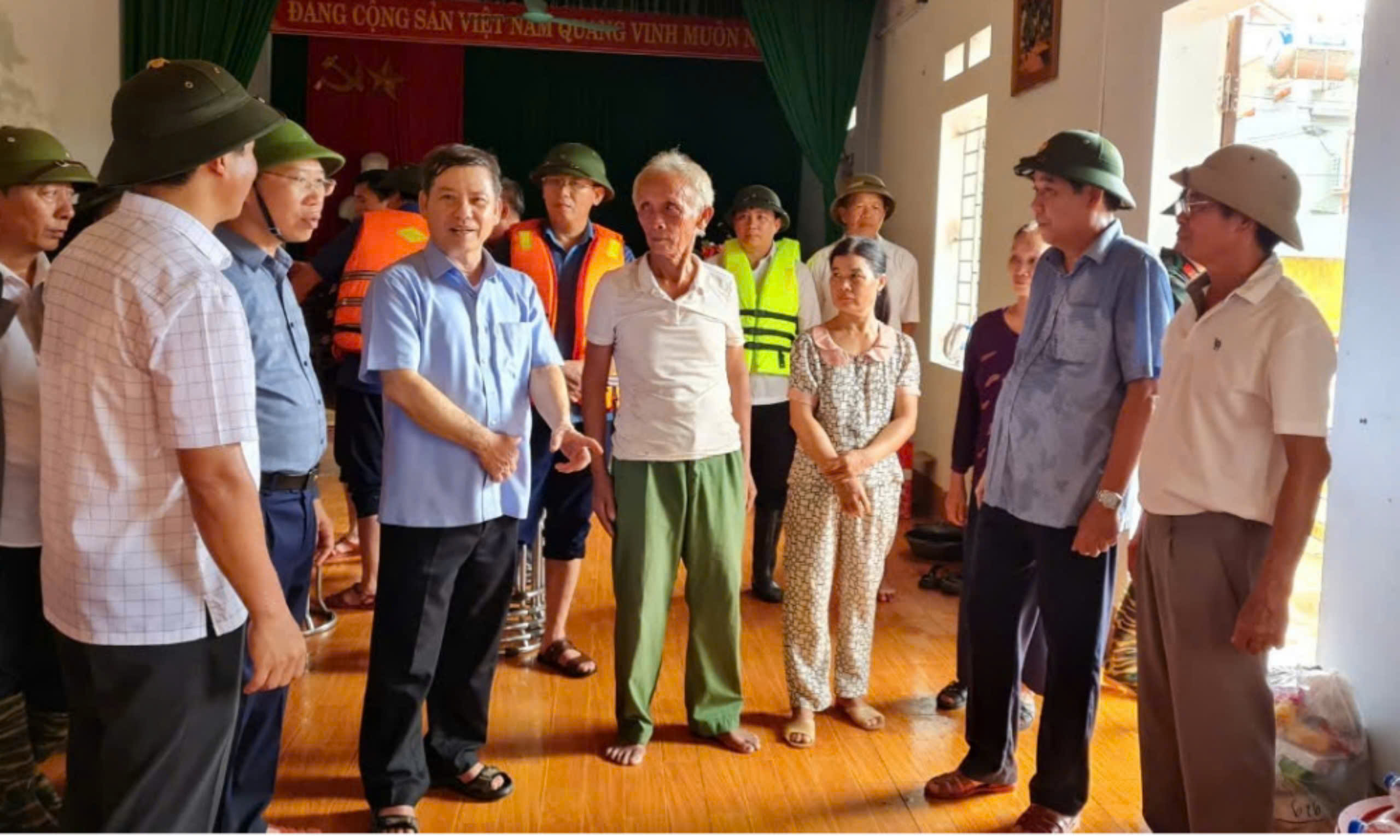 Secretary of the Party Central Committee Le Minh Tri inspects flood prevention and control in Bac Giang