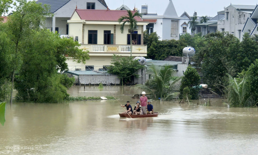 6,000 evacuated in central Vietnam province over rising floods