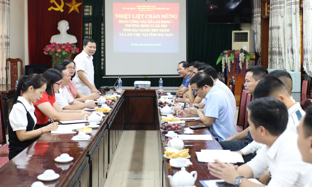 Bac Giang - Bac Kan provinces cooperate and promote support for businesses in recruiting labourers 