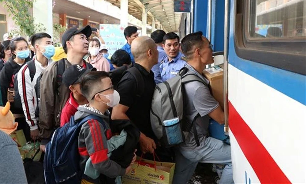 Free train, plane tickets for workers to return home for Tet 2025