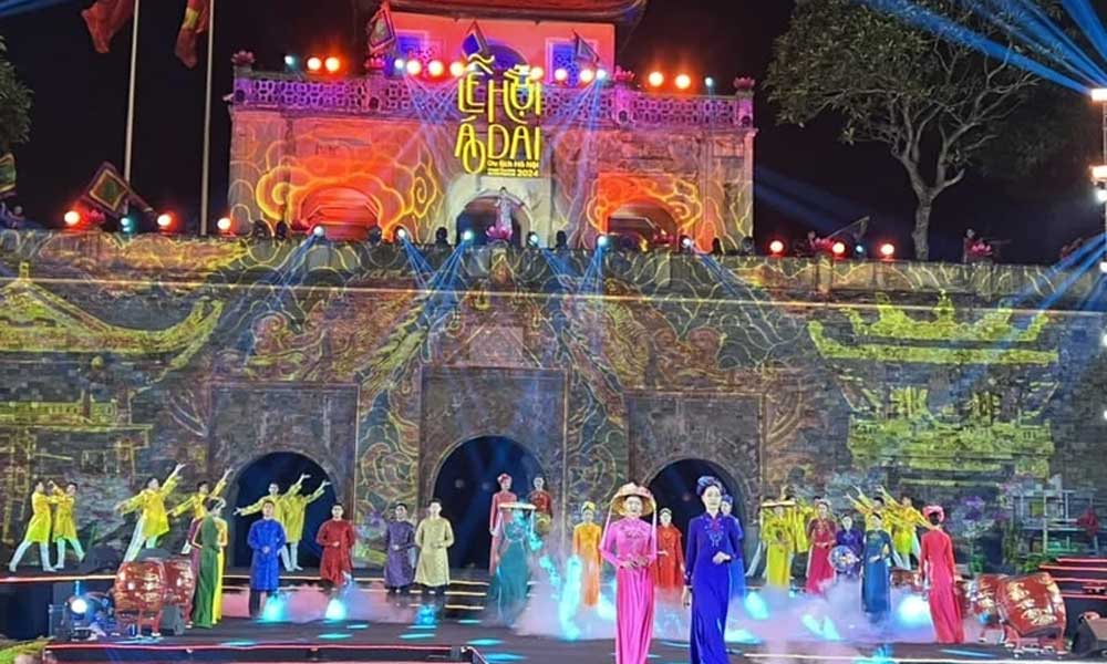 Quintessence of Ao Dai converges at Thang Long Imperial Citadel