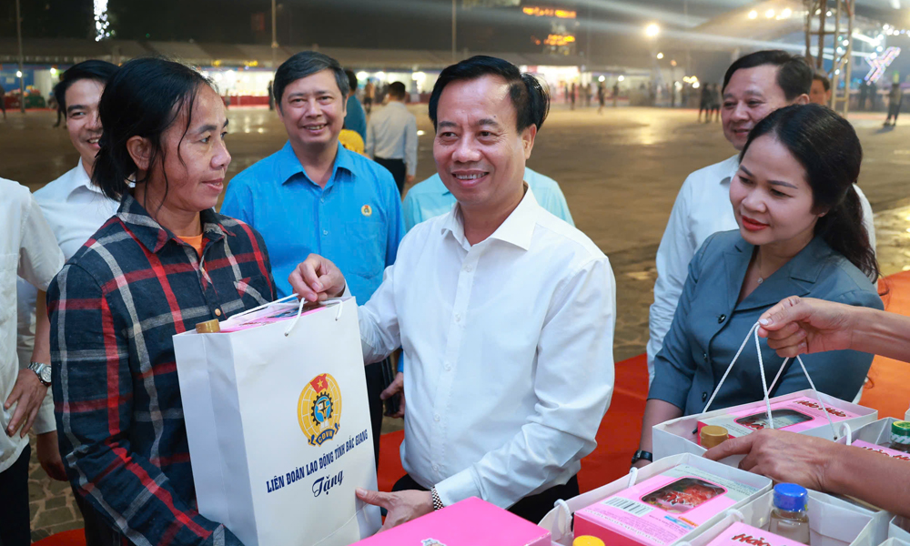 The 8th "Booth for Workers" Programme kicks off in Bac Giang 