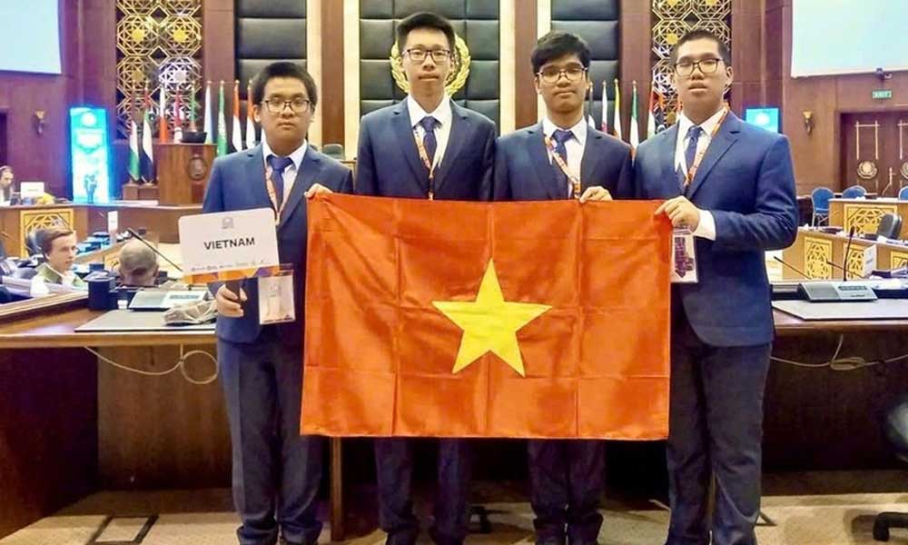 All Vietnamese students competing at Olympiads in 2024 win prizes