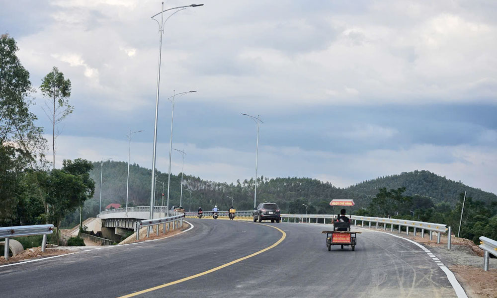 Bac Giang puts Dong Son Bridge into use