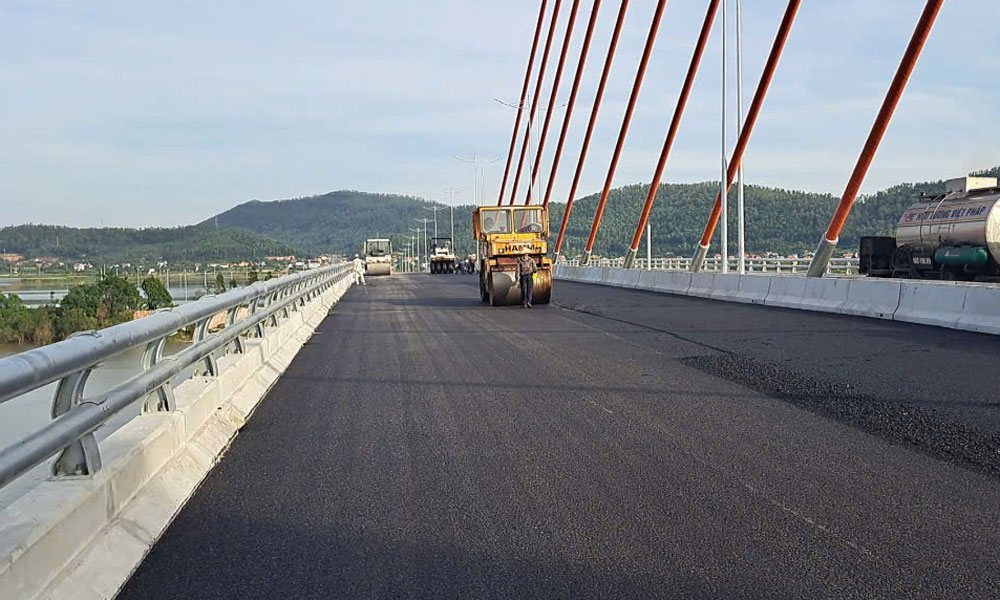 Bac Giang strives to complete Dong Viet bridge by this December 