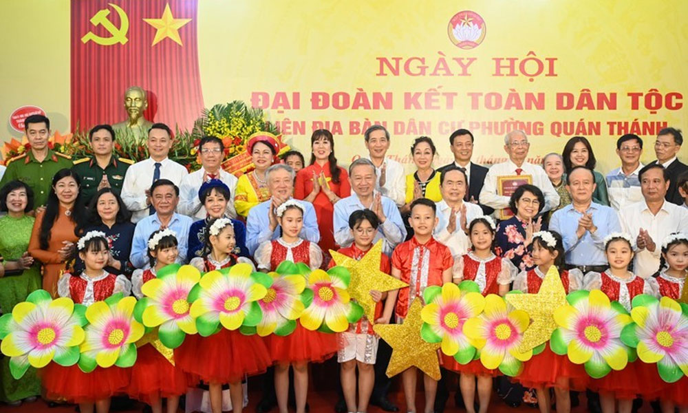 Party leader attends Great National Solidarity Festival in Hanoi