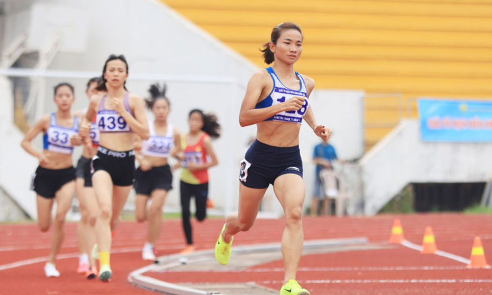 Nguyen Thi Oanh wins 3 Gold Medals at National Athletics Championship