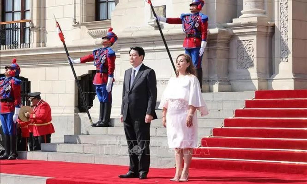 Peruvian President hosts welcome ceremony for State President of Vietnam