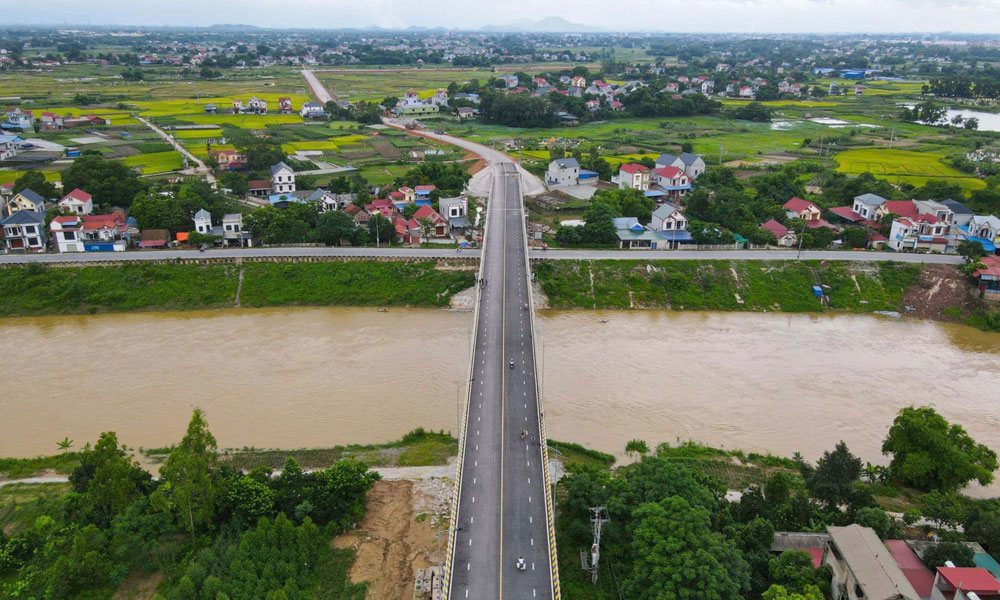 Hoa Son Bridge opens to traffic, connects Bac Giang - Thai Nguyen