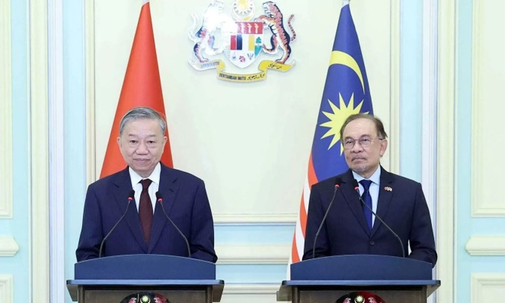 Party leader meets with Malaysian Senate President in Kuala Lumpur