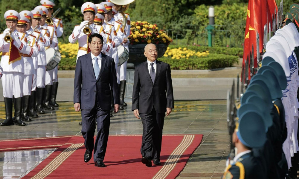 Vietnam President hosts welcome ceremony for Cambodian King