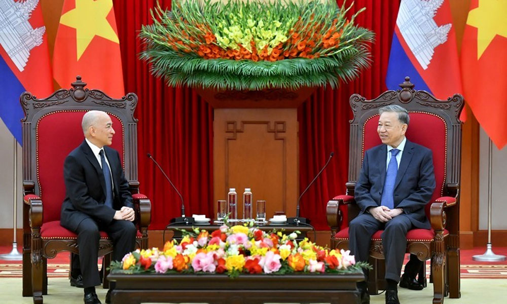 Vietnam gives top priority to relations with Cambodia: Party chief