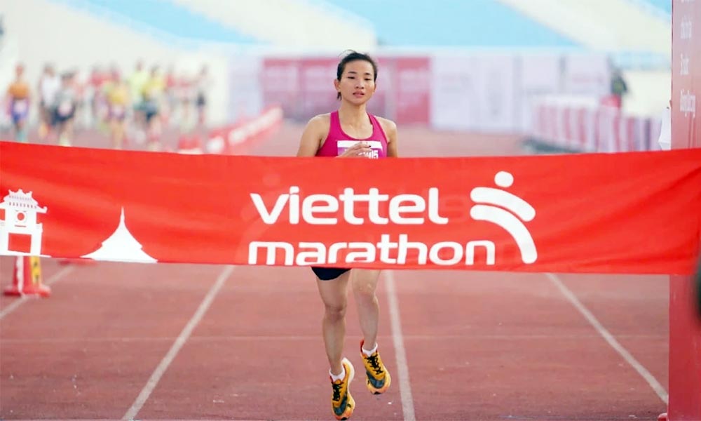 Athlete Nguyen Thi Oanh excellently sets national marathon record