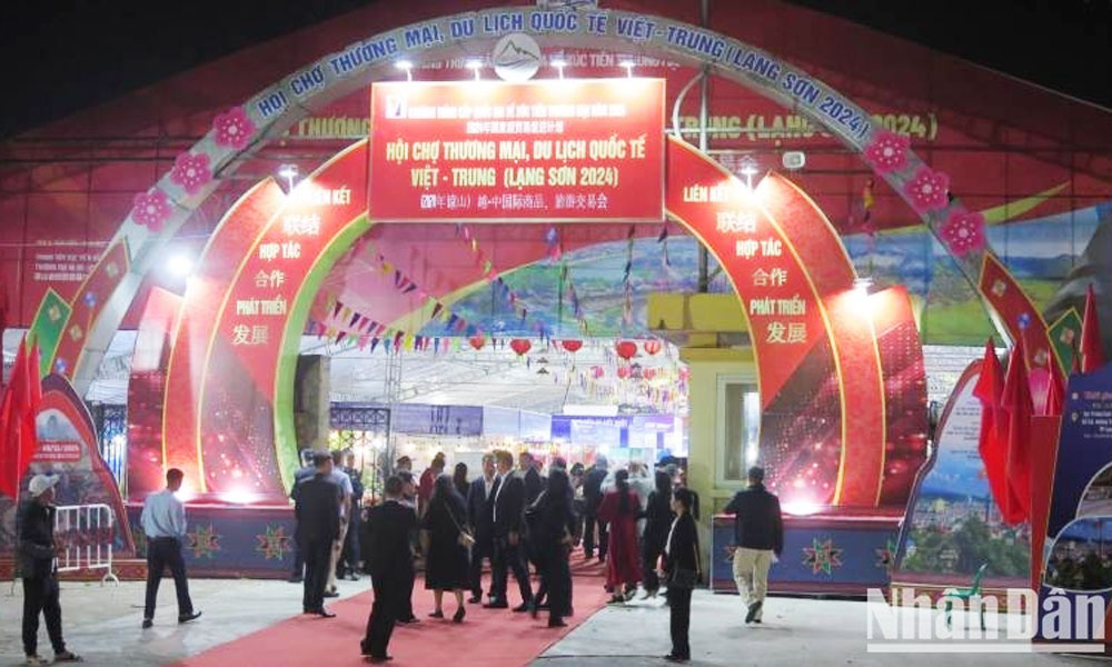 Vietnam-China trade and tourism fair opens in Lang Son