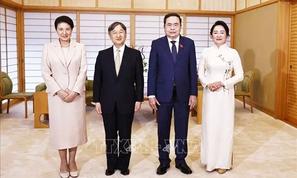 Top Vietnamese legislator meets with Japanese Emperor, Empress