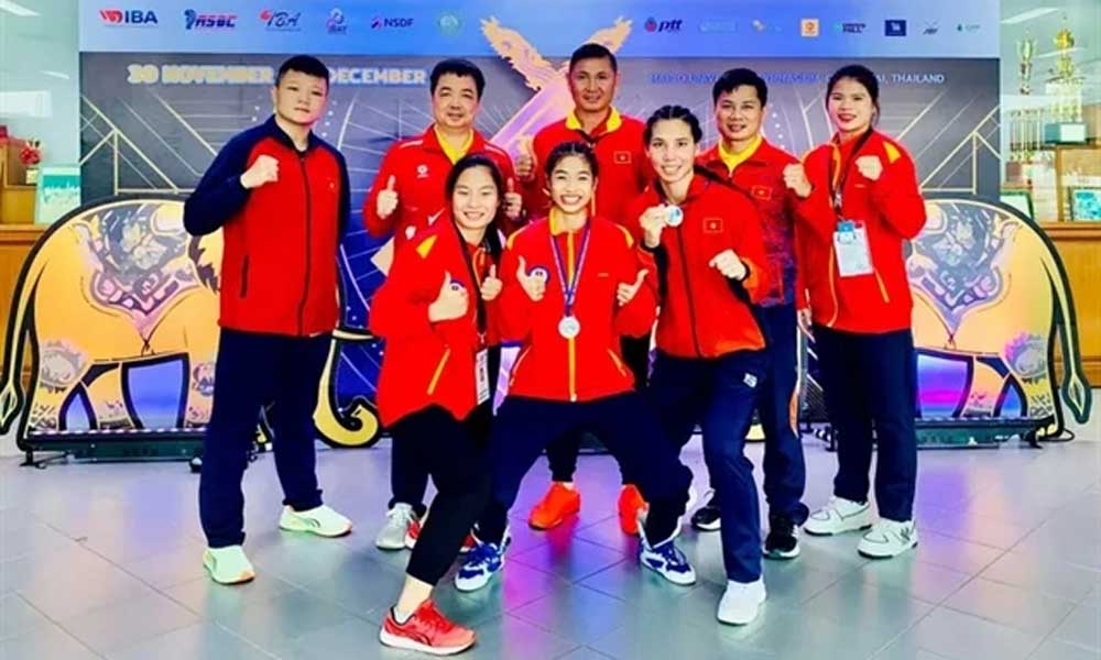 Vietnamese boxers win Asian championship silvers