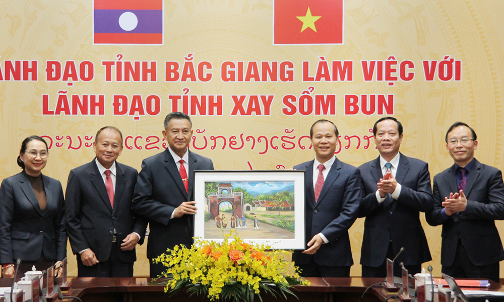 Delegation from Xaysomboun Province (Laos) pays working visit to Bac Giang province