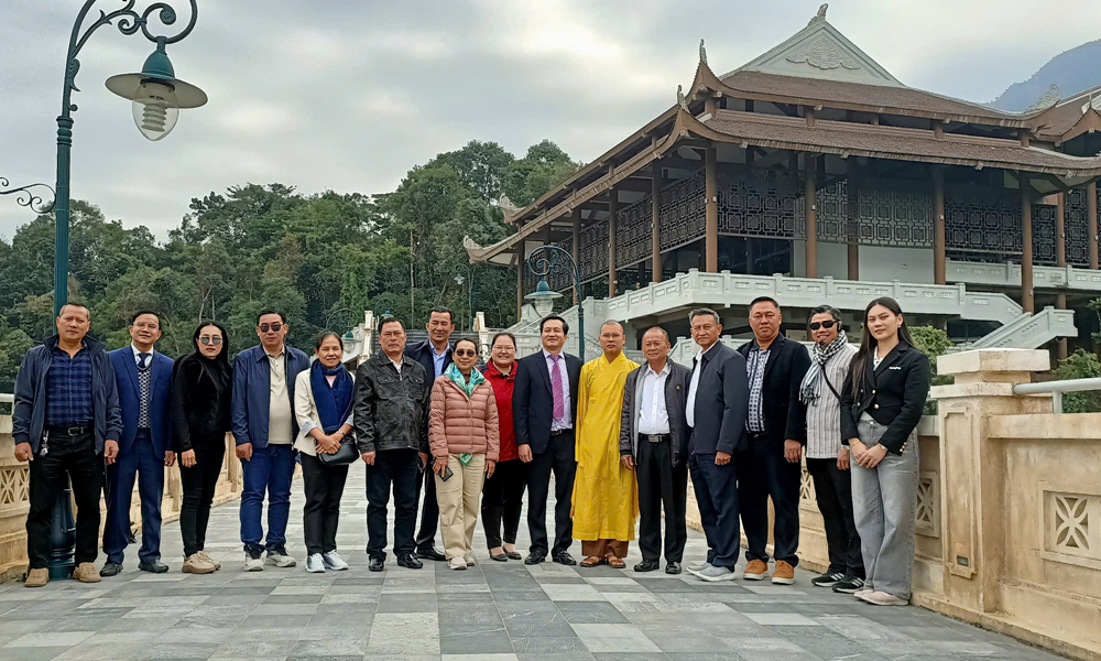 Delegation from Xaysomboun Province (Laos) visits Son Dong district and Luc Ngan fruit growing area