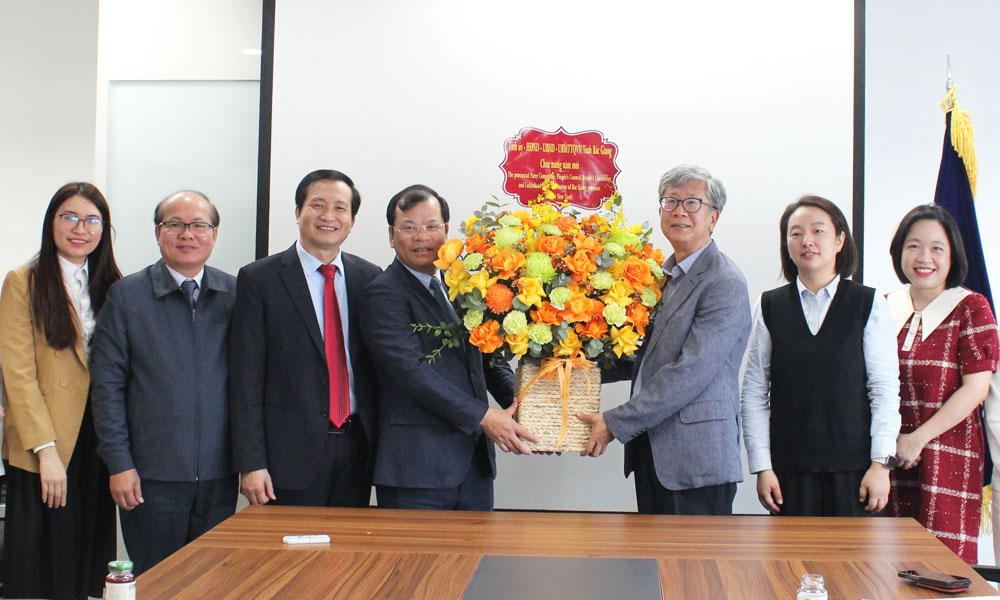 Bac Giang provincial leader visits, extends New Year greetings to international cooperation agencies and FDI enterprises