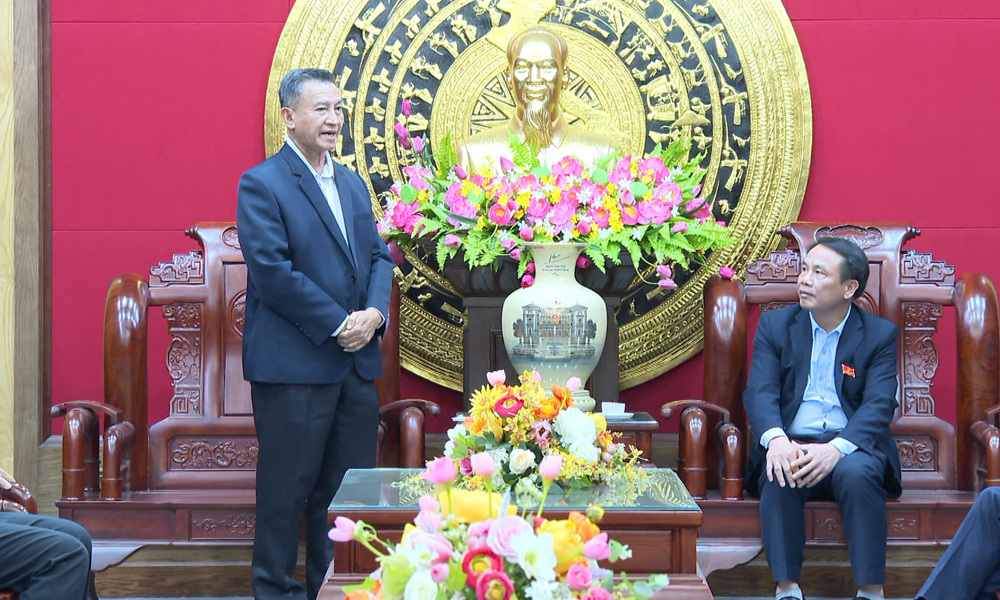 Delegation from Xaysomboun province (Laos) visits Viet Yen township and Hoa Phu IP (Hiep Hoa district)