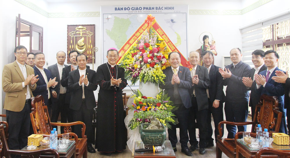 Bac Giang delegation extends Christmas greetings to Diocese of Bac Ninh and Ngo Xa parish church