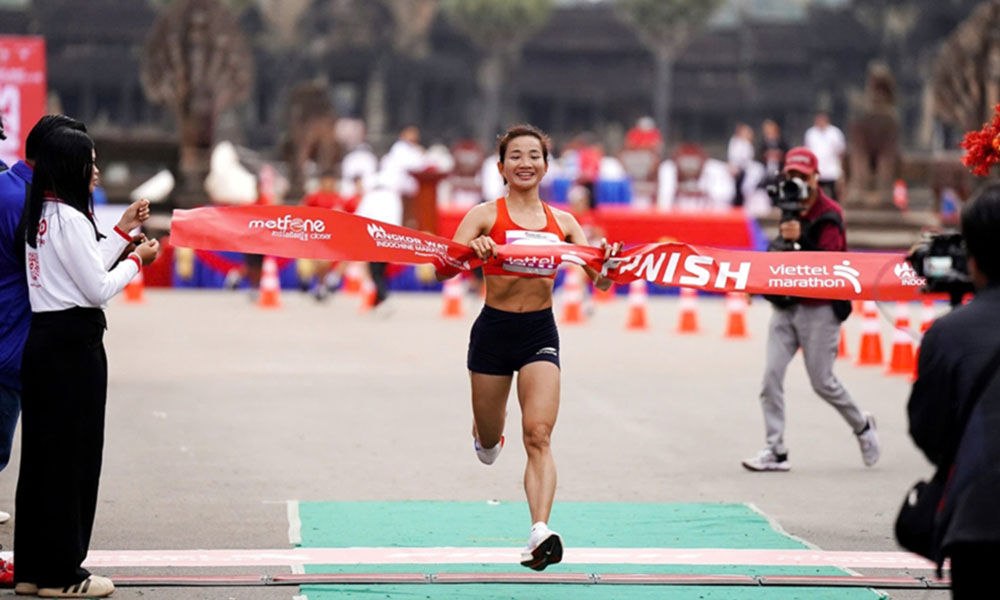 Nguyen Thi Oanh crowned champion at Viettel Marathon 2024 in Cambodia