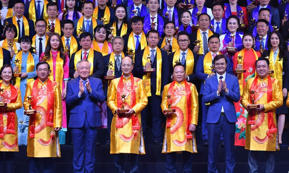 Best Vietnamese firms honoured with Gold Star Award 2024