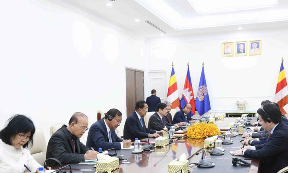 Party official pays working visit to Cambodia