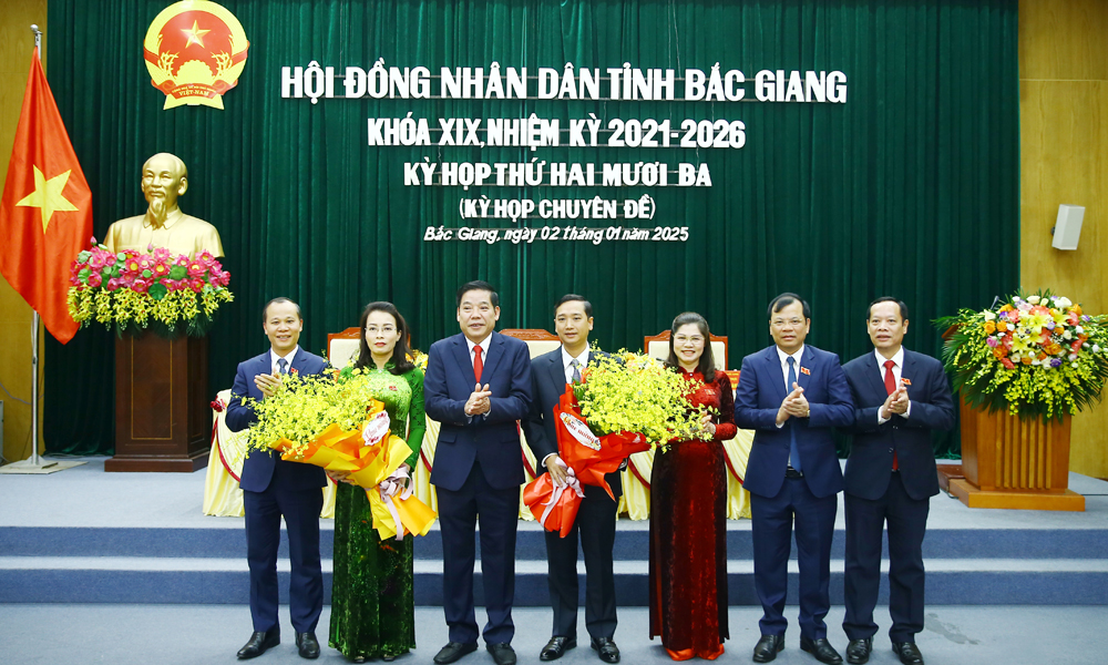 Bac Giang votes for new Chair person of Provincial People's Council and People's Committee