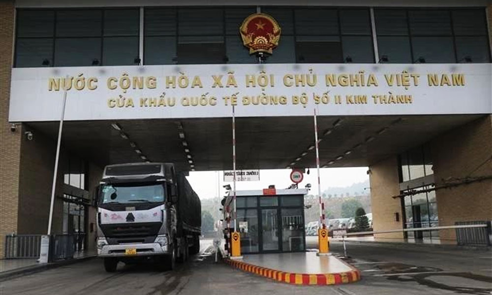 Trade though Lao Cai border gate reaches 1.6 million USD on 2025's first day