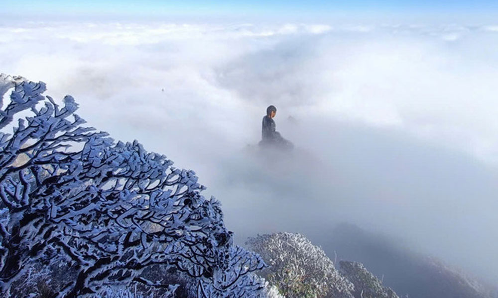 Mount. Fansipan coated in frost in first days of new year