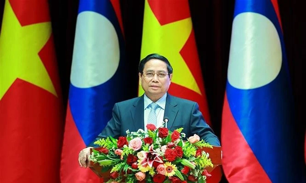 Vietnamese, Lao PMs co-chair investment cooperation conference in Vientiane