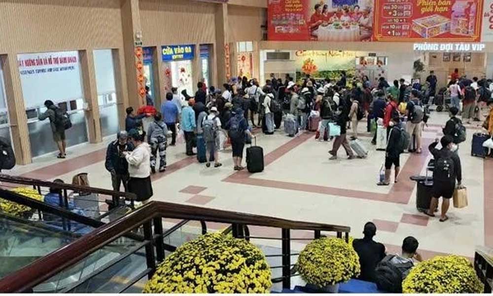 Over 300,000 train tickets for Tet holiday sold