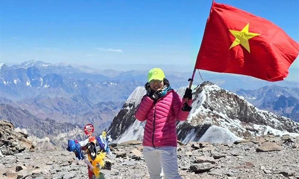 Vietnamese woman conquers highest mountain in the Americas